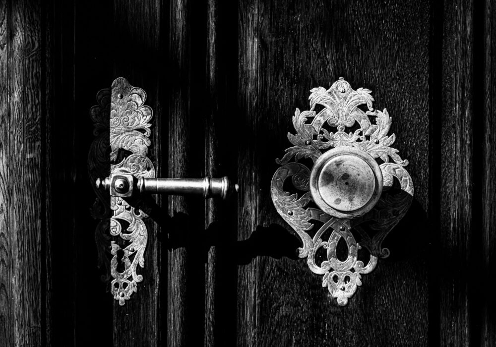 Alte Tür verbirgt alte Geheimnisse